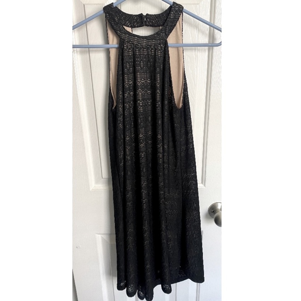 NWT Francesca’s Hi-Neck Lace Dress. Size XS